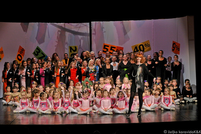 Plesna udruga Gesta: Božićni šoping u SuperOvoj, Foto: Željko Karavida Plesna udruga Gesta: Božićni šoping u SuperOvoj, Foto: Željko Karavida