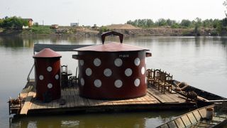 Uskoci: Dok plovimo na splavi, boravimo u loncima – otac i tri sina vlasnici zanimljivog plovila Uskoci: Dok plovimo na splavi, boravimo u loncima – otac i tri sina vlasnici zanimljivog plovila