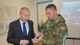 Ministar Krstičević posjetio eskadrilu transportnih helikoptera Ministar Krstičević posjetio eskadrilu transportnih helikoptera