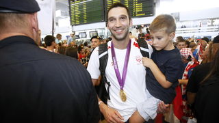 Zagreb, 130812.
Pleso.
Povratak Hrvatske olimpijske delegacije u Zagreb sa Olimpijskih igara u Londonu.
Na fotografiji: Josip Pavic.
Foto: Goran Mehkek / CROPIX Zagreb, 130812.
Pleso.
Povratak Hrvatske olimpijske delegacije u Zagreb sa Olimpijskih igara u Londonu.
Na fotografiji: Josip Pavic.
Foto: Goran Mehkek / CROPIX