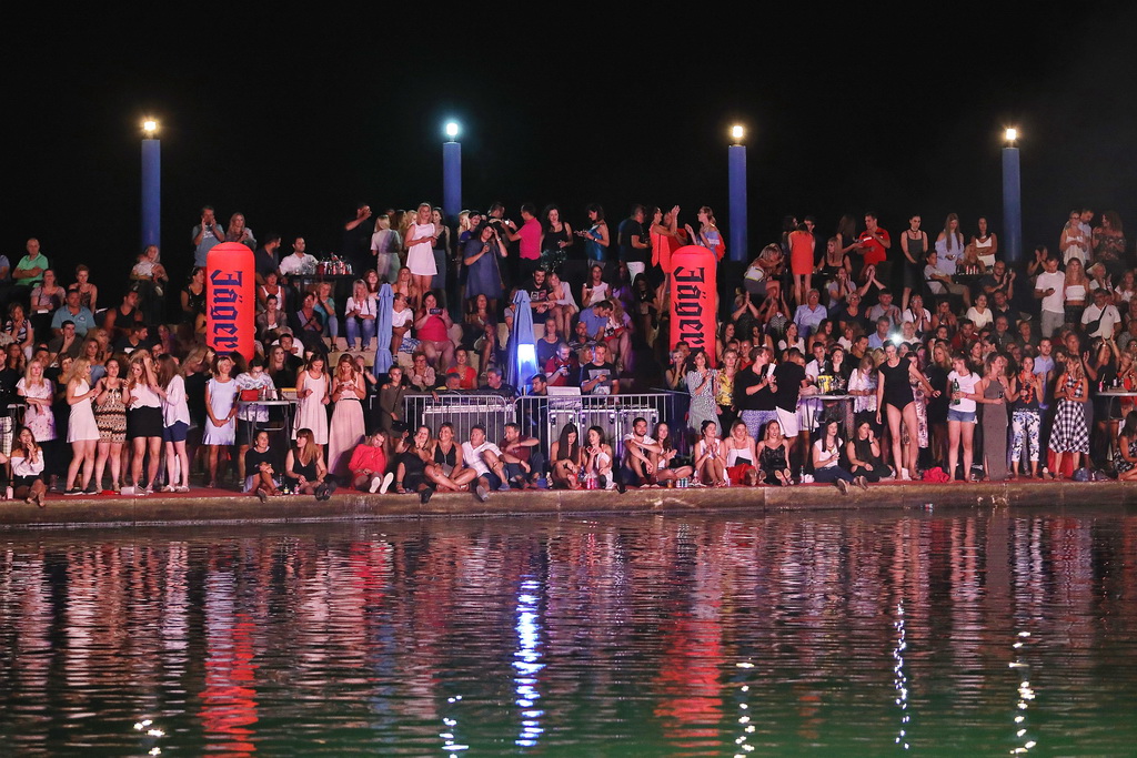 Čudesna Doris Dragović oduševila u Biogradu na Moru Čudesna Doris Dragović oduševila u Biogradu na Moru