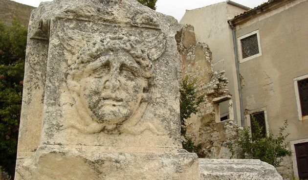 Kameno lice (foto wikimedia)