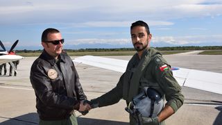 Prvi samostalni letovi omanskih pilota Prvi samostalni letovi omanskih pilota