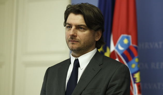 Zagreb, 130313.
Predsjednik Vlade Zoran Milanovic predstavio je u Banskim dvorima kandidata za novog ministra turizma Darka Lorencina iz redova IDS-a.
Na fotografiji: Darko Lorencin.
Foto: Dragan Matic / CROPIX