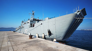 Polazak ratnog broda HRM-a sa zadarske rive (foto:Saša Čuka)