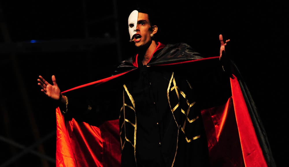 Zadar, 15.06.2013. snimio: Nenad Marčev
Gimnazija Vladimira Nazora Zadar i prijatelji
Andrew Lloyd Webber
Fantom u Operi
Redatelj Milena Dundov
Umjetnička voditeljica Iva Mustać Klarić
Nastupili učenici škole i prijatelji
Dvorana HNK Zadar Zadar, 15.06.2013. snimio: Nenad Marčev
Gimnazija Vladimira Nazora Zadar i prijatelji
Andrew Lloyd Webber
Fantom u Operi
Redatelj Milena Dundov
Umjetnička voditeljica Iva Mustać Klarić
Nastupili učenici škole i prijatelji
Dvorana HNK Zadar