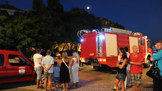 Zadar, 190810.
Veceras se u blizini zadarskih turistickih atrakcija morskih orgulja i pozdrava suncu iznenada srusilo stablo, na svu srecu nitko nije teze ozljedjen.
Foto : Andrija Lucic / cropix