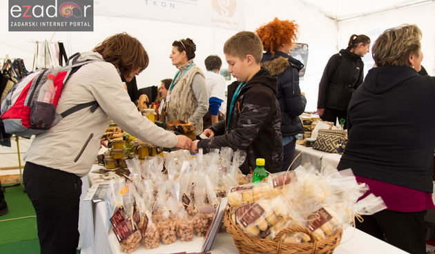 Sudionici 12. Škrapinga i Sajam otočnih prozvoda u Tkonu 4. ožujka 2017.