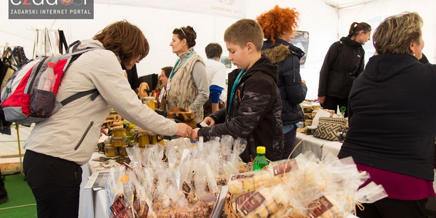 Sudionici 12. Škrapinga i Sajam otočnih prozvoda u Tkonu 4. ožujka 2017. Sudionici 12. Škrapinga i Sajam otočnih prozvoda u Tkonu 4. ožujka 2017.