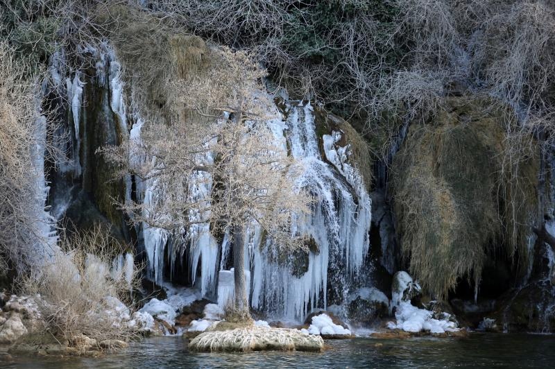 Ledena zimska idila na slapovima Krke Ledena zimska idila na slapovima Krke