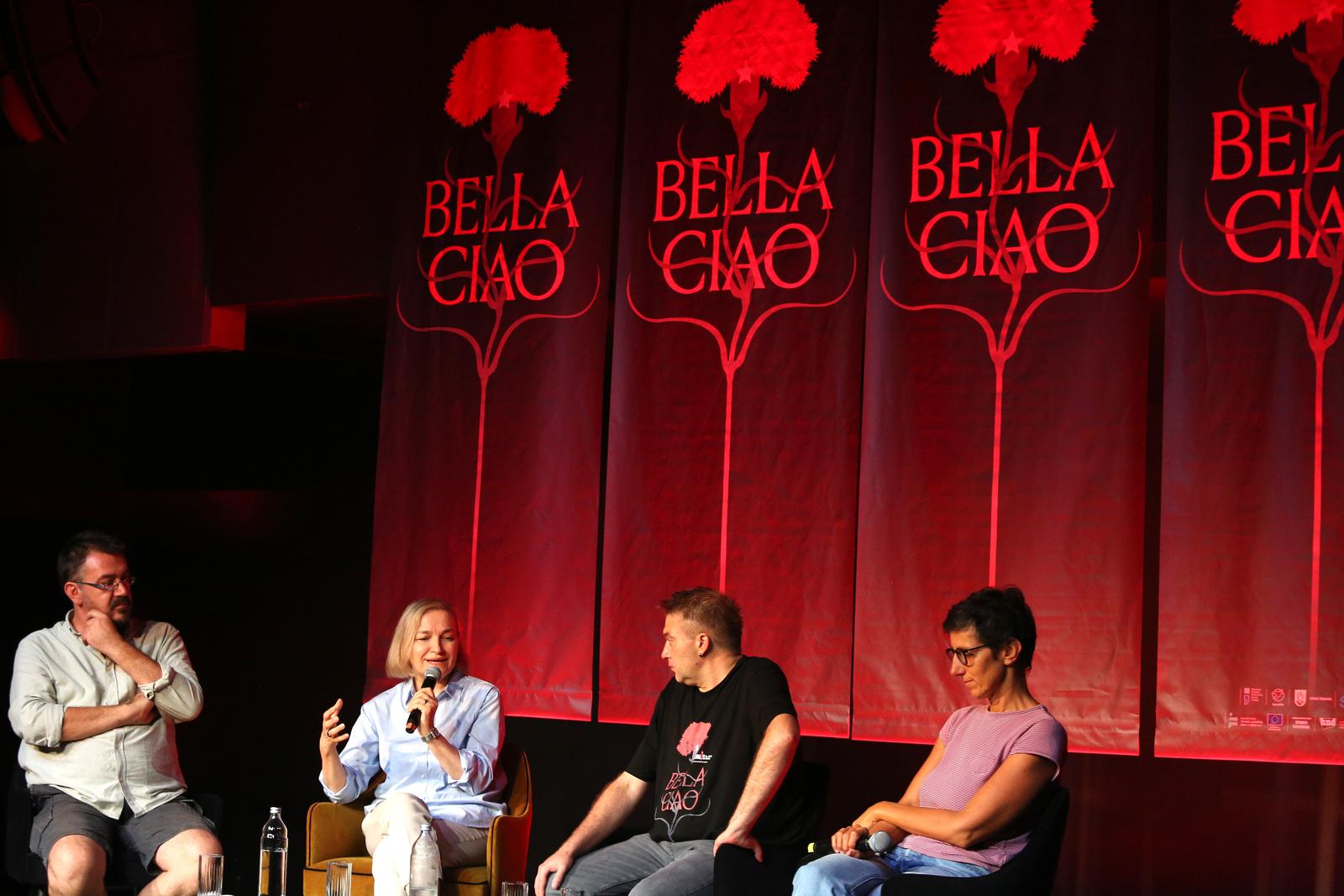 U kući umjetnosti Arsen održan okrugli stol: ‘Novinarstvo kao javno dobro ili korporativno zlo’ U kući umjetnosti Arsen održan okrugli stol: ‘Novinarstvo kao javno dobro ili korporativno zlo’