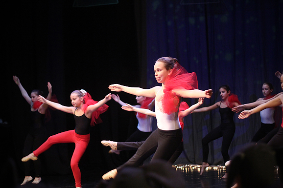 “Plesna čestitka” (foto:Saša Čuka)