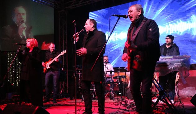 Na Trgu u Viru nastupio je na sam Božić kralj zabave, Dražen Zečić s bendom!