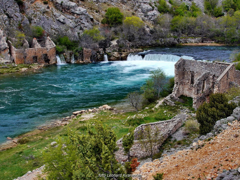 Pješačka staza Obrovac – Jankovića buk