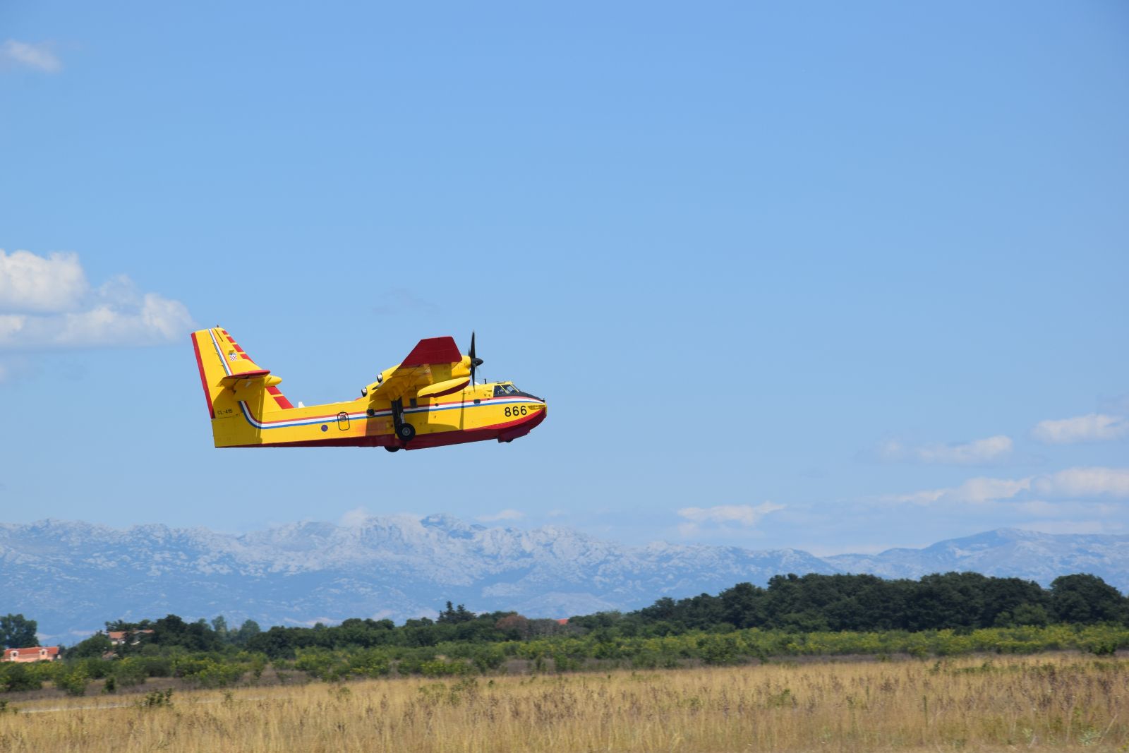 Piloti Protupožarne eskadrile sudjelovali u austrijskom dokumentarcu “Bura” Piloti Protupožarne eskadrile sudjelovali u austrijskom dokumentarcu “Bura”