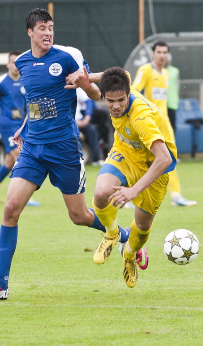 Zadar, 270413.
Stadion Stanovi.
1.HNL, 29. kolo utakmica Zadar – Inter.
Na fotografiji: plavi Zadar Stipe Perica, zuti Hrvoje Plazanic.
Foto: Josko Ponos / CROPIX Zadar, 270413.
Stadion Stanovi.
1.HNL, 29. kolo utakmica Zadar – Inter.
Na fotografiji: plavi Zadar Stipe Perica, zuti Hrvoje Plazanic.
Foto: Josko Ponos / CROPIX