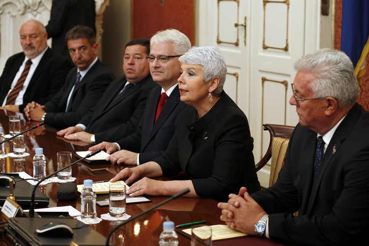 Zagreb, 250611.
Hrvatska Vlada, Banski dvori.
Svecana sjednica Hrvatske Vlade,povodom Dana drzavnosti.
Na slici: premijerka Jadranka Kosor, predsjednik Hrvatske Ivo Josipovic, predsjednik Hrvatskog Sabora Luka Bebic.
Foto:  Damjan Tadic / CROPIX