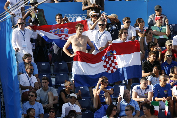 Rim, 010809. 
13 Svjetsko prvenstvo prvenstvo Rim 2009. 
Finale 50 metara slobodno.
Na fotografiji: Kozulj predvodio navijace.
Foto: Vladimir Dugandzic / CROPIX