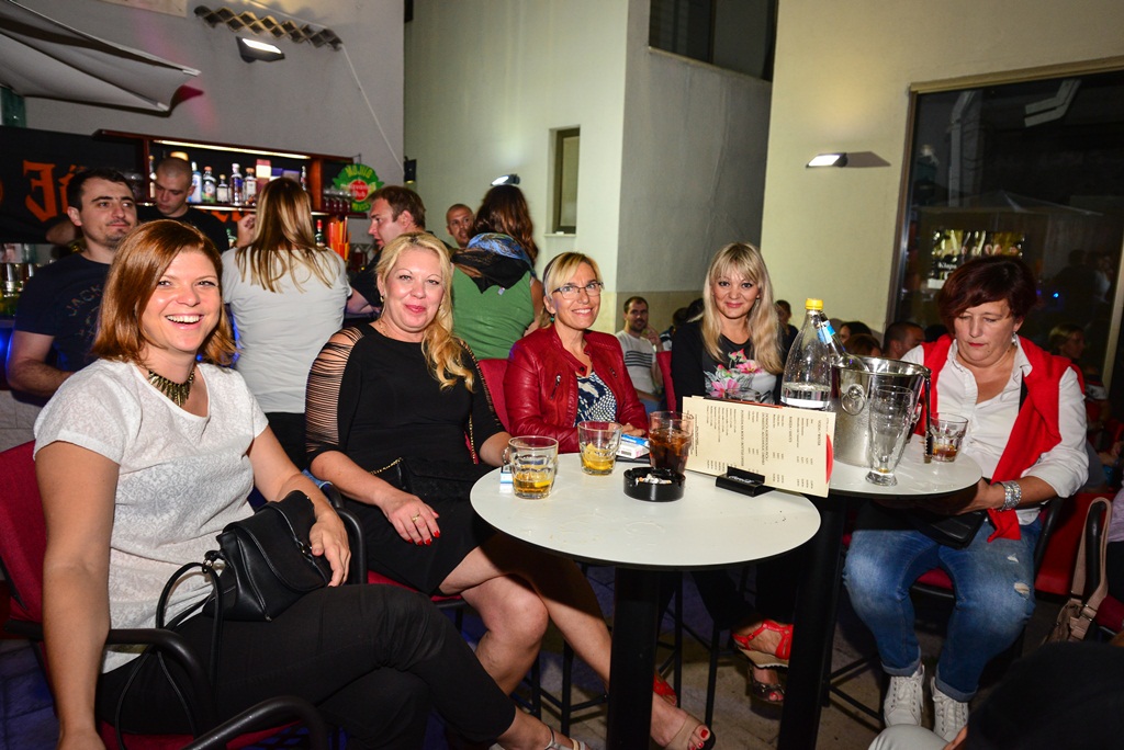 Klapa Contra oduševila u Teatro Baru i Zlatnom kutiću. Foto: Iva Perinčić Klapa Contra oduševila u Teatro Baru i Zlatnom kutiću. Foto: Iva Perinčić