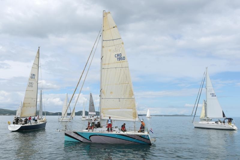 Sa zadarske rive startala je 30. jubilarna Zadarska regata koja se jedri od Zadra do Preka u organizaciji JK Uskok. Photo: Dino Stanin/PIXSELL