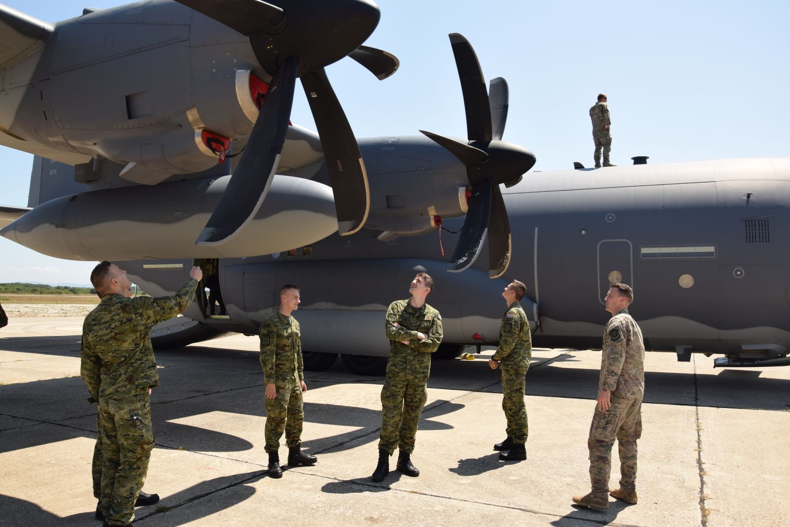 Američka posada MC-130 stigla u vojnu bazu Zemunik Američka posada MC-130 stigla u vojnu bazu Zemunik