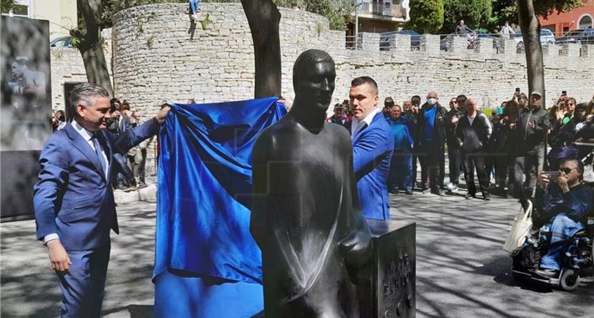 Mate Parlov, kip, bista