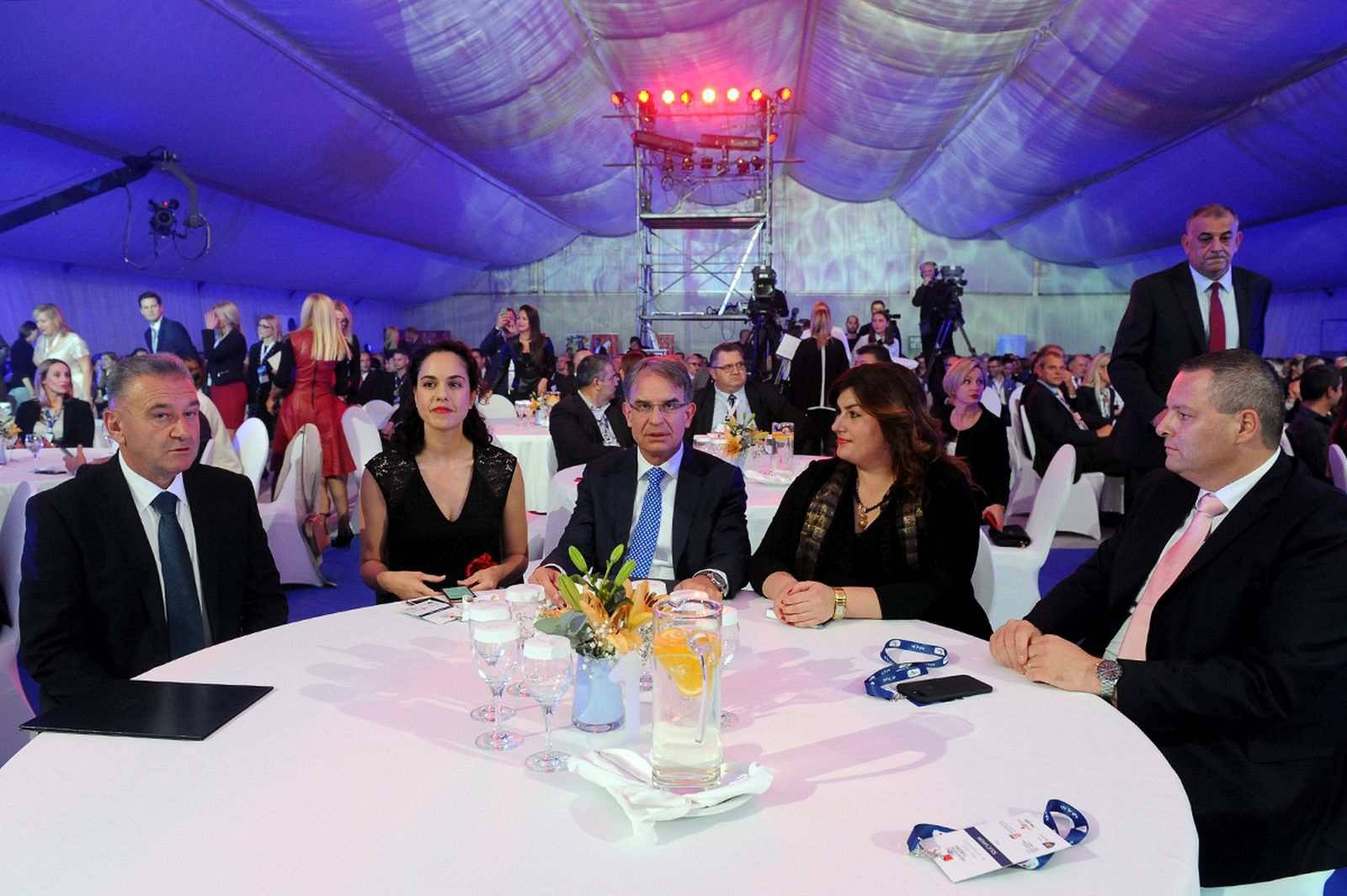 Zrakoplovnoj bazi Zemunik uručeno priznanje “Čovjek-ključ uspjeha u turizmu” Zrakoplovnoj bazi Zemunik uručeno priznanje “Čovjek-ključ uspjeha u turizmu”