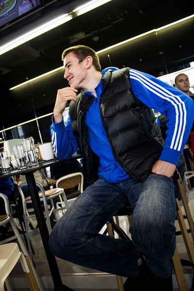 Druženje s košarkašima Zadra u Caffe baru Forum, Foto: Mia Čop Druženje s košarkašima Zadra u Caffe baru Forum, Foto: Mia Čop