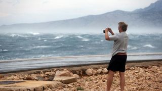 Olujna bura prekinula trajektni promet između Prizne i Žigljena. Photo: Dalibor Urukalović/PIXSELL Olujna bura prekinula trajektni promet između Prizne i Žigljena. Photo: Dalibor Urukalović/PIXSELL