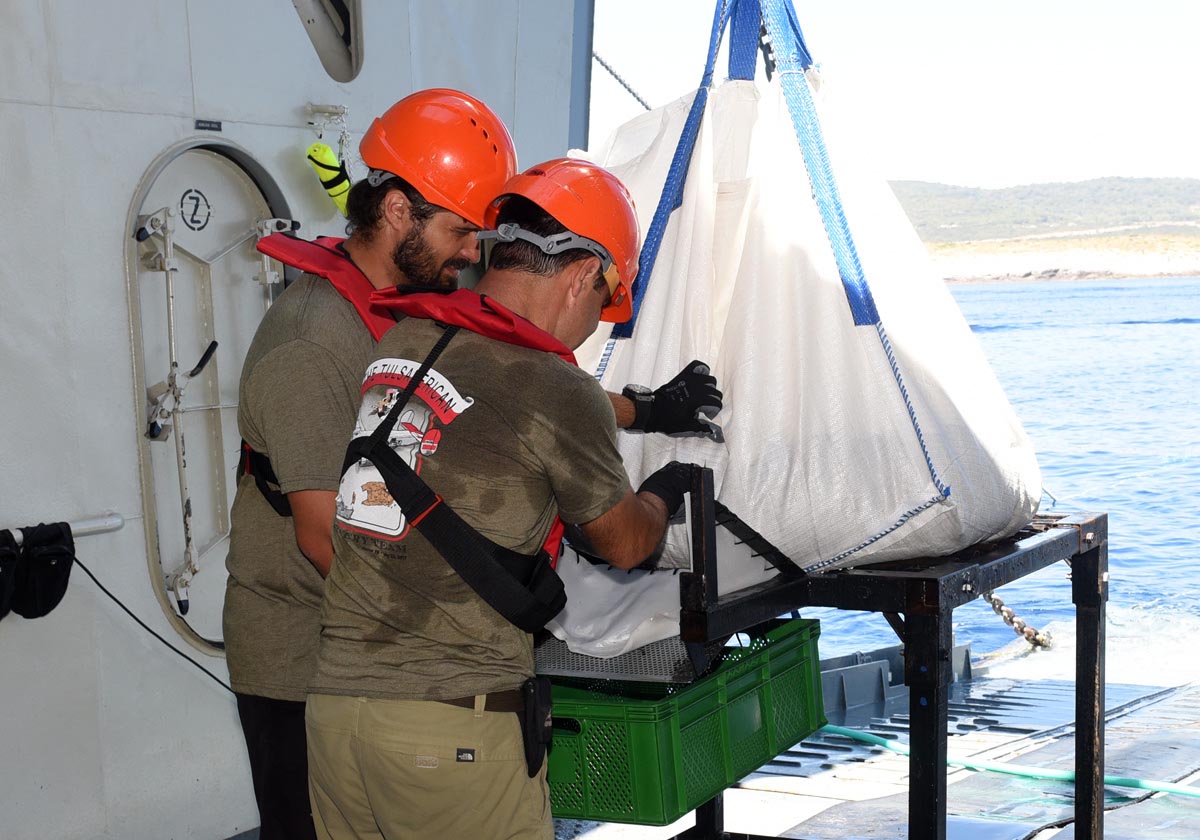 Zadarski podvodni arheolozi na istraživanju ostataka potopljenog aviona kod Visa Zadarski podvodni arheolozi na istraživanju ostataka potopljenog aviona kod Visa