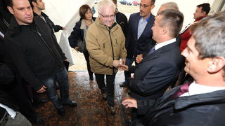 Biograd,130912.
Otvorenje 59. svjetskog prvenstva u oranju koje se odrzava u Jankolovici pokraj Biograda od 13.-15.09.2012.
Na fotografiji: dolazak predsjednika Josipovica.
Foto: Luka Gerlanc / CROPIX Biograd,130912.
Otvorenje 59. svjetskog prvenstva u oranju koje se odrzava u Jankolovici pokraj Biograda od 13.-15.09.2012.
Na fotografiji: dolazak predsjednika Josipovica.
Foto: Luka Gerlanc / CROPIX