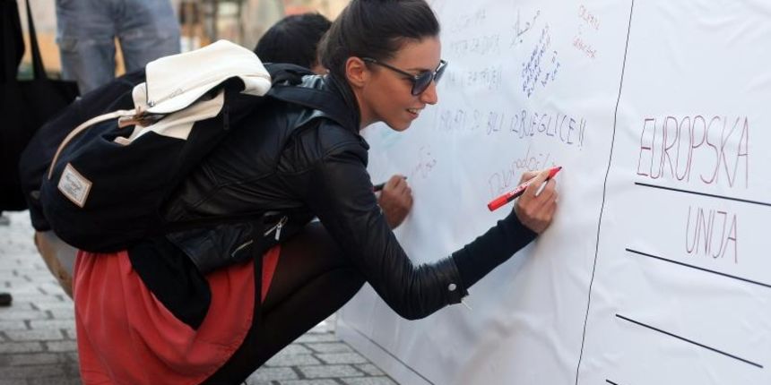 Na Europskom trgu obiljezen Dan solidarnosti s izbjeglicama #refugeeswelcome. Baza za radnicku inicijativu i demokratizaciju, Centar za mirovne studije, Drustvo Afrikanaca u Hrvatskoj, Inicijativa No border, Udruga KOMA, Pravo na grad, nogometni klub Zag Na Europskom trgu obiljezen Dan solidarnosti s izbjeglicama #refugeeswelcome. Baza za radnicku inicijativu i demokratizaciju, Centar za mirovne studije, Drustvo Afrikanaca u Hrvatskoj, Inicijativa No border, Udruga KOMA, Pravo na grad, nogometni klub Zag