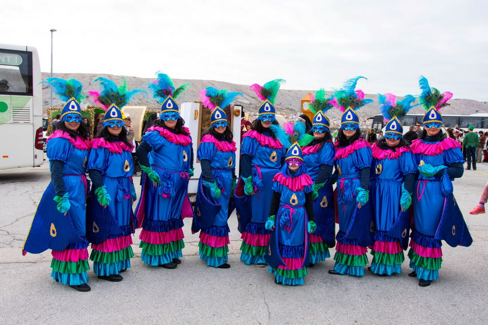 Paški zimski karneval 2017.- Maškarane skupine u karnevalskoj povorci Paški zimski karneval 2017.- Maškarane skupine u karnevalskoj povorci