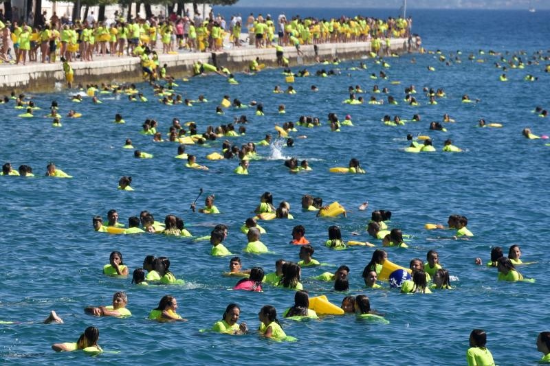 Jubilarni 10. dm Millennium Jump na zadarskoj rivi, Photo: Dino Stanin/PIXSELL Jubilarni 10. dm Millennium Jump na zadarskoj rivi, Photo: Dino Stanin/PIXSELL