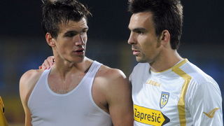 Zapresic, 151010.
Stadion NK Inter, 1. HNL, 11. kolo, seniori, susret NK Inter i NK Zadar.
Na slici: braca Ivan i Kresevan Santini.
Foto: Damir Krajac / CROPIX Zapresic, 151010.
Stadion NK Inter, 1. HNL, 11. kolo, seniori, susret NK Inter i NK Zadar.
Na slici: braca Ivan i Kresevan Santini.
Foto: Damir Krajac / CROPIX