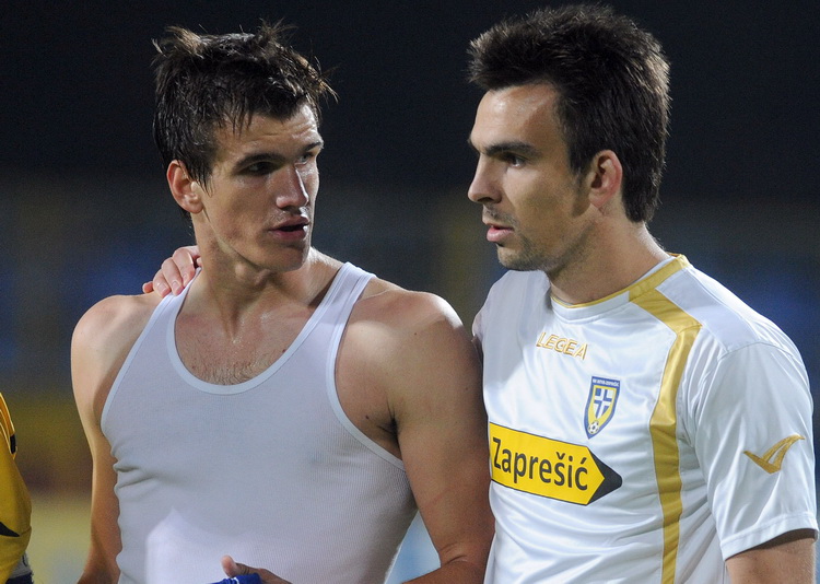 Zapresic, 151010.
Stadion NK Inter, 1. HNL, 11. kolo, seniori, susret NK Inter i NK Zadar.
Na slici: braca Ivan i Kresevan Santini.
Foto: Damir Krajac / CROPIX Zapresic, 151010.
Stadion NK Inter, 1. HNL, 11. kolo, seniori, susret NK Inter i NK Zadar.
Na slici: braca Ivan i Kresevan Santini.
Foto: Damir Krajac / CROPIX