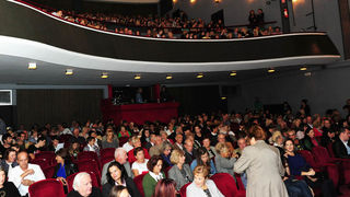 Zadar, 19.10.2012. snimio: Nenad Marčev
komedija
D. Kovačević: PROFESIONALAC ili Tužna komedija po Luki,
Kazališna družina ”Glumci u Zagvozdu” &
SATIRIČKO KAZALIŠTE KEREMPUH
redatelj: Bogdan Diklić
igraju: D. Ljuština, V. Mlikota,
A. Zadar, 19.10.2012. snimio: Nenad Marčev
komedija
D. Kovačević: PROFESIONALAC ili Tužna komedija po Luki,
Kazališna družina ”Glumci u Zagvozdu” &
SATIRIČKO KAZALIŠTE KEREMPUH
redatelj: Bogdan Diklić
igraju: D. Ljuština, V. Mlikota,
A.