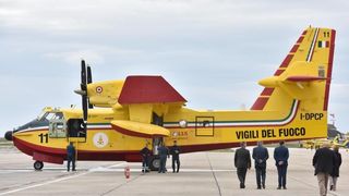 U sklopu Medjunarodne konferencije o gasenju pozara iz zraka (Aerial Firefighting Conference), u zrakoplovnoj bazi HRZ Zemunik odrzala se pokazna vjezba na kojoj su sudjelovali protupozarni avioni i helikopteri iz sastava 93. zrakoplovne baze u Zemuniku, U sklopu Medjunarodne konferencije o gasenju pozara iz zraka (Aerial Firefighting Conference), u zrakoplovnoj bazi HRZ Zemunik odrzala se pokazna vjezba na kojoj su sudjelovali protupozarni avioni i helikopteri iz sastava 93. zrakoplovne baze u Zemuniku,
