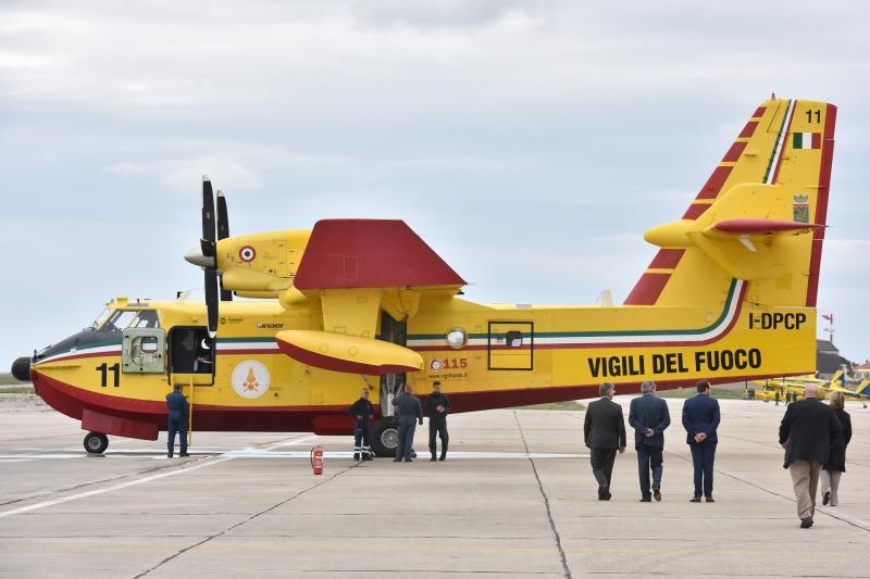 U sklopu Medjunarodne konferencije o gasenju pozara iz zraka (Aerial Firefighting Conference), u zrakoplovnoj bazi HRZ Zemunik odrzala se pokazna vjezba na kojoj su sudjelovali protupozarni avioni i helikopteri iz sastava 93. zrakoplovne baze u Zemuniku, U sklopu Medjunarodne konferencije o gasenju pozara iz zraka (Aerial Firefighting Conference), u zrakoplovnoj bazi HRZ Zemunik odrzala se pokazna vjezba na kojoj su sudjelovali protupozarni avioni i helikopteri iz sastava 93. zrakoplovne baze u Zemuniku,