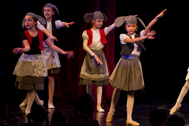 Plesna čestitka Zadarskog plesnog ansambla, Foto: Leo Banić Plesna čestitka Zadarskog plesnog ansambla, Foto: Leo Banić