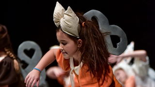 Predstava “Odgojoj” Plesne udruge Gesta u HNK Zadar