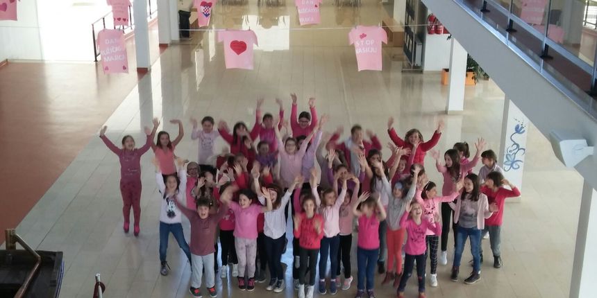 “Dan ružičastih majica” obilježen u OŠ Zadarski otoci “Dan ružičastih majica” obilježen u OŠ Zadarski otoci