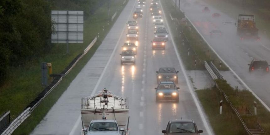 Donja Zdenčina: Zbog smjene turista i obilne kiše, na autocesti se stvaraju kolone