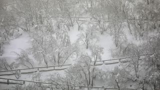 Zimska idila na snijegom prekrivenim Plitvičkim jezerima Zimska idila na snijegom prekrivenim Plitvičkim jezerima