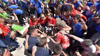 Ludijada zadarskih maturanata uz pjesmu i kupanje na Morskim orguljama. Foto: Dino Stanin/PIXSELL Ludijada zadarskih maturanata uz pjesmu i kupanje na Morskim orguljama. Foto: Dino Stanin/PIXSELL