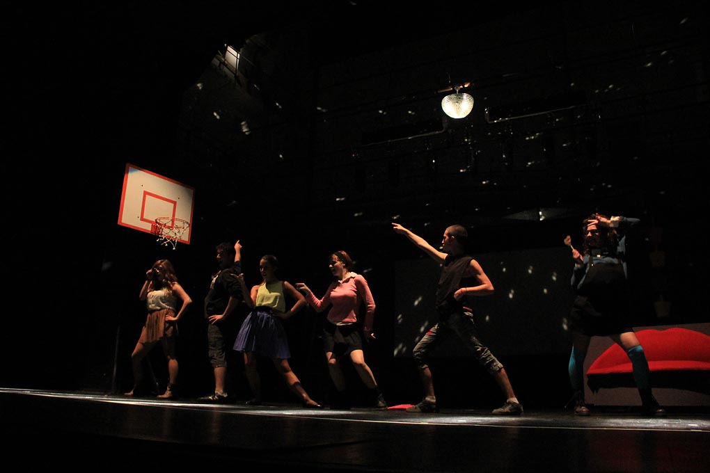 U suradnji HNK Zadar i Kazališne udruge “Igrajmo se” premijerno je izvedena predstava “Sasvim sam popubertetio” u režiji Žane Bumber. foto: Iva Perinčić U suradnji HNK Zadar i Kazališne udruge “Igrajmo se” premijerno je izvedena predstava “Sasvim sam popubertetio” u režiji Žane Bumber. foto: Iva Perinčić