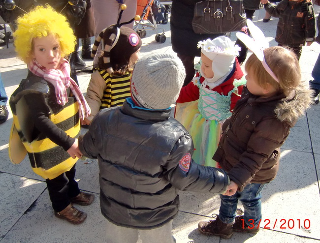 Zadarski karneval 2010: KUD “Druzina” Pag na Narodnom trgu