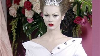 Gibsonove djevojke, genijalni Galliano i ljutiti Armani (Index.hr)