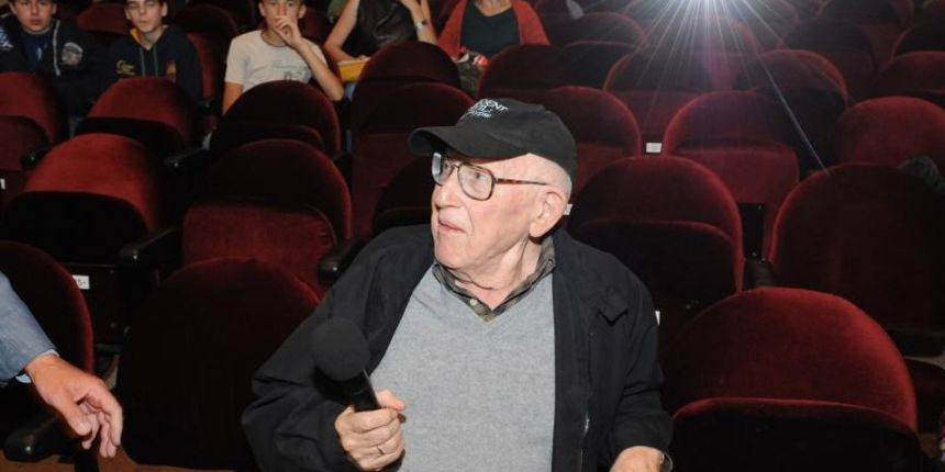 25.09.2014., Knin – U sklopu Edukacijskih jutara i Festivala tolerancije u Kninu je gostovao dvostruki oscarovac Branko Lustig. Poznati oscarovac je uz projekciju filma odrzao i predavanje kninskim srednjoskolcima. Photo: Hrvoje Jelavic/PIXSELL 25.09.2014., Knin – U sklopu Edukacijskih jutara i Festivala tolerancije u Kninu je gostovao dvostruki oscarovac Branko Lustig. Poznati oscarovac je uz projekciju filma odrzao i predavanje kninskim srednjoskolcima. Photo: Hrvoje Jelavic/PIXSELL