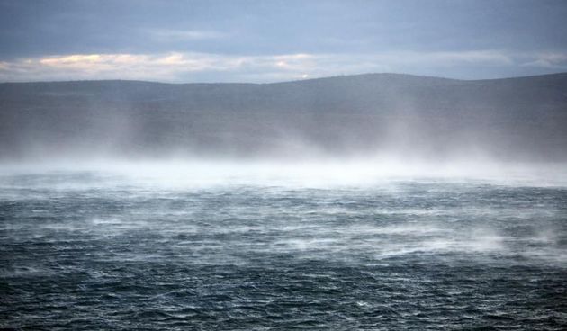 Orkanska bura podno Velebita otežava promet u većem dijelu Zadarske županije. Na refule je dostizala je udare i preko 200 km/h.  Photo: Filip Brala/PIXSELL